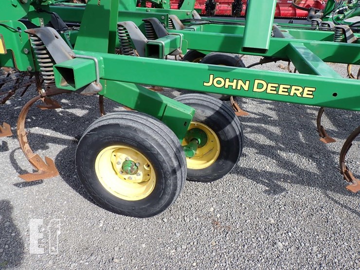 john-deere-2210l-image-7