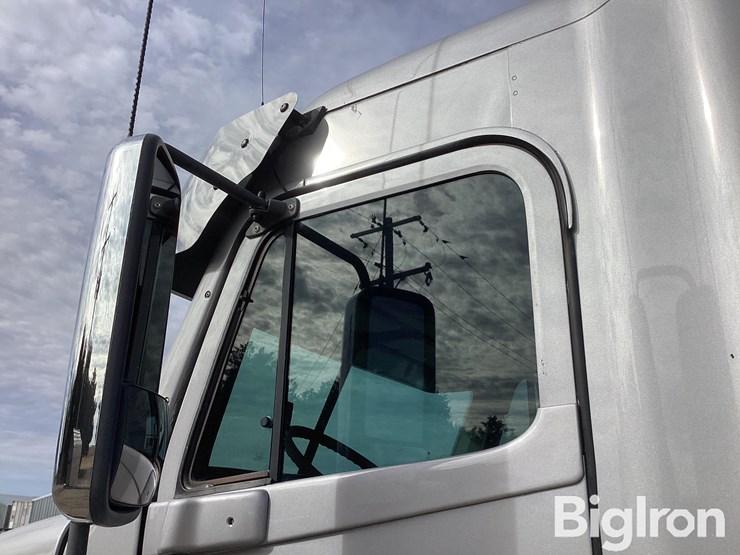 2007-freightliner-columbia-120-image-19