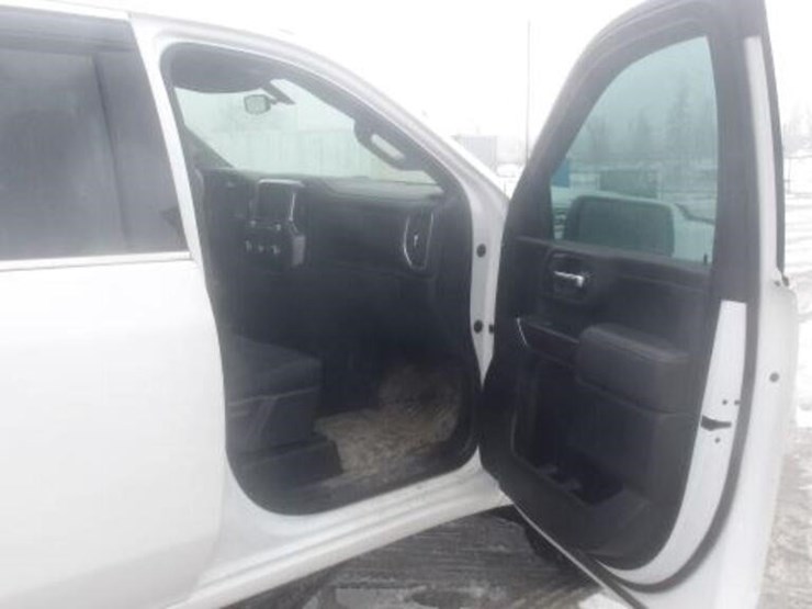 2022-gmc-2500hd-image-36