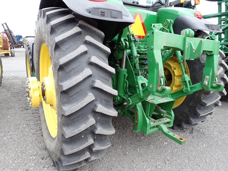 john-deere-8260r-image-12