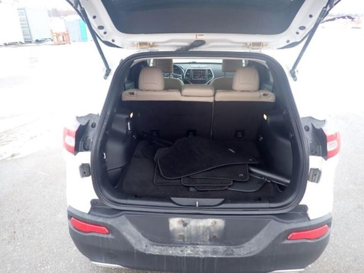 2016-jeep-cherokee-image-57