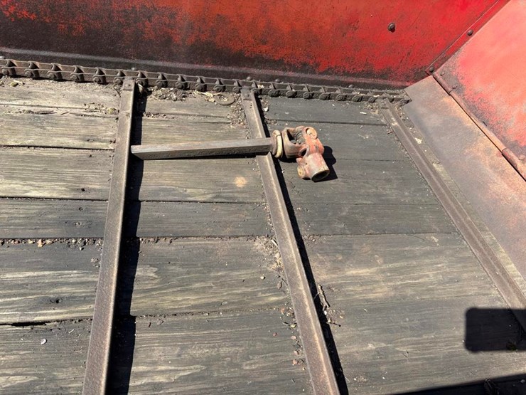 new-holland-327-image-7