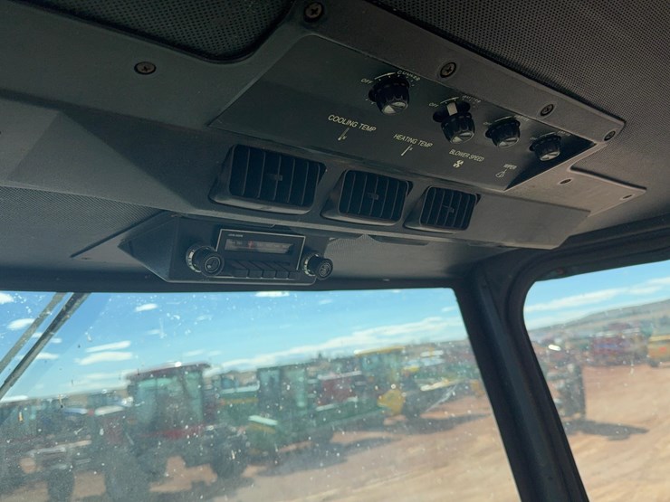 john-deere-2320-image-25