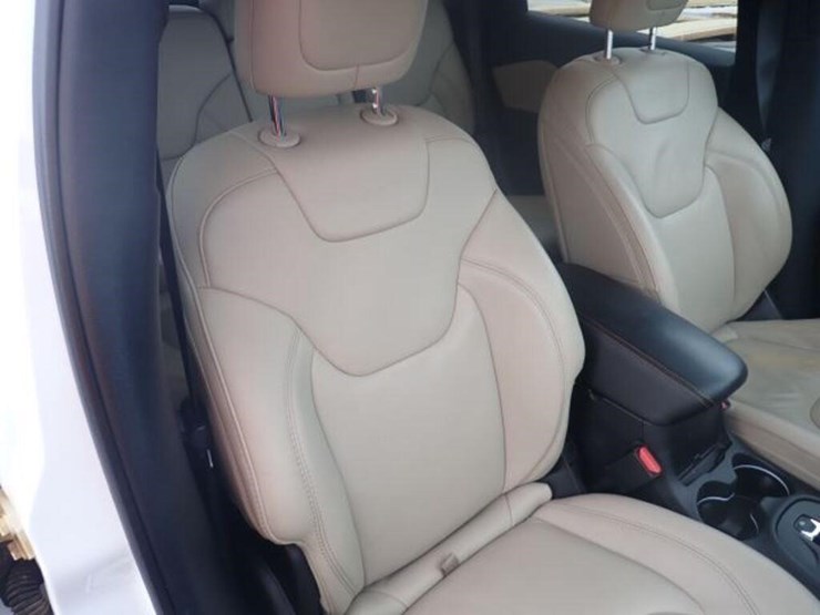 2016-jeep-cherokee-image-46