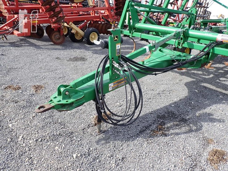 john-deere-2210l-image-4