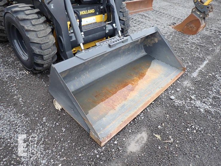 new-holland-l320-image-3