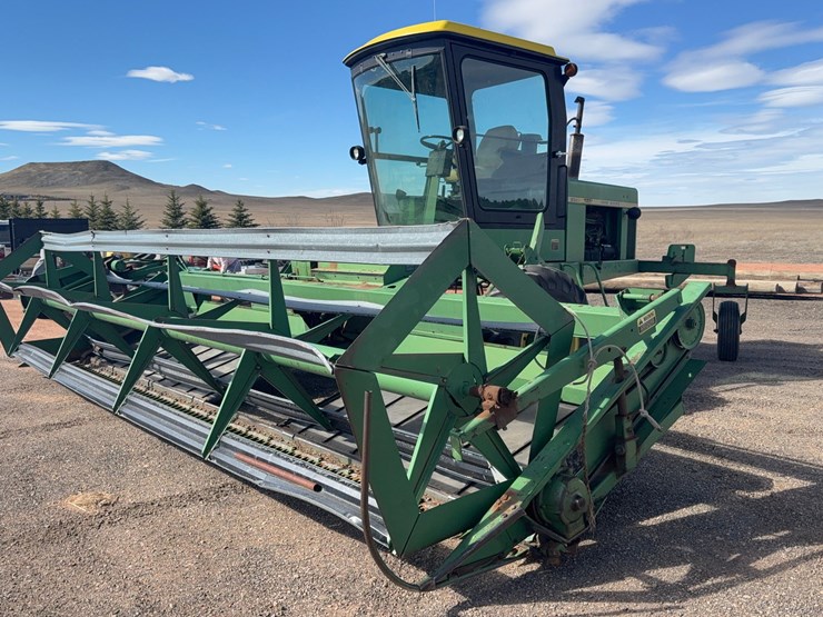 john-deere-2320-image-1