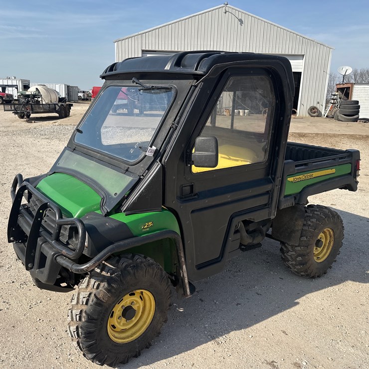 JOHN DEERE GATOR