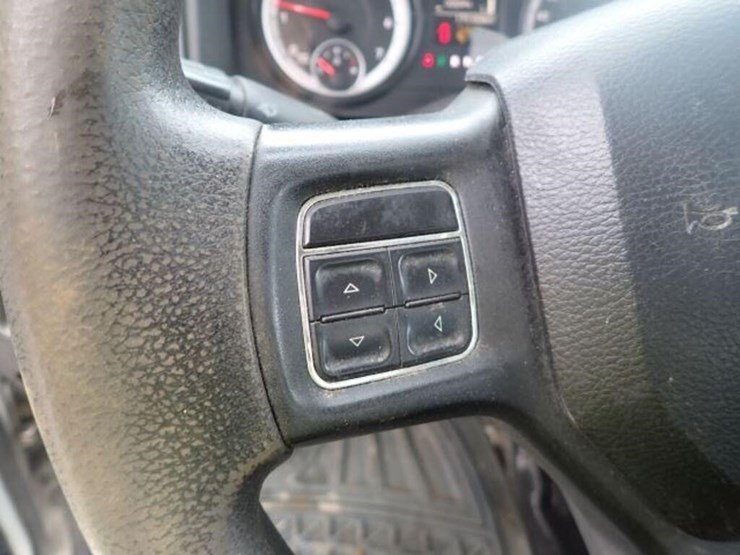 2015-dodge-1500-image-15