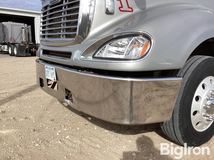 2007-freightliner-columbia-120-image-9