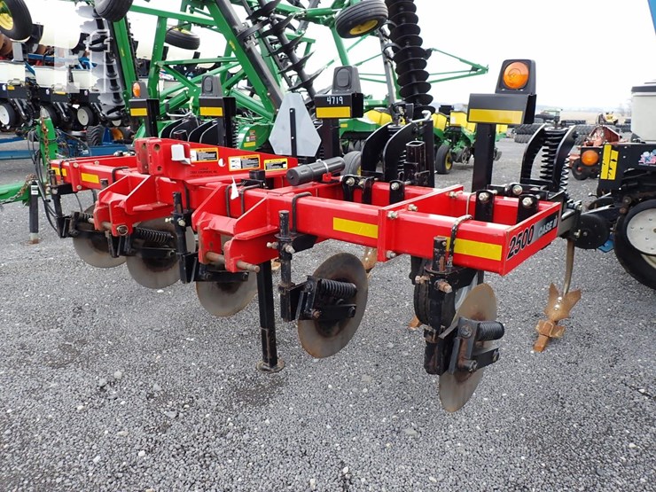 case-ih-2500-image-1
