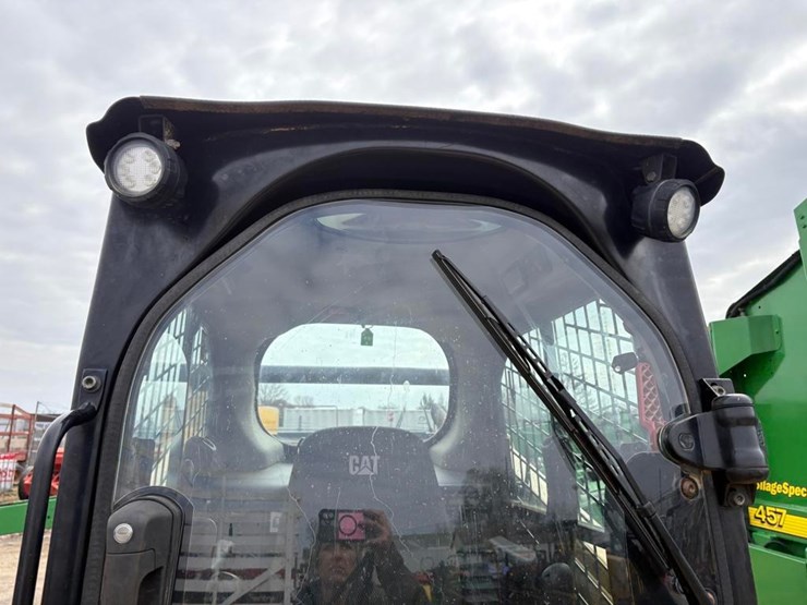 2021-caterpillar-259d3-image-15