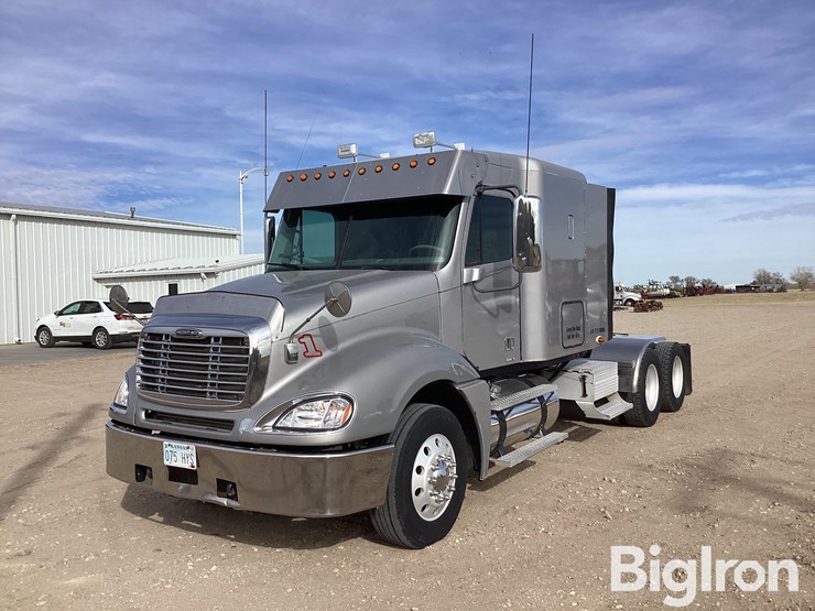 2007-freightliner-columbia-120-image-1