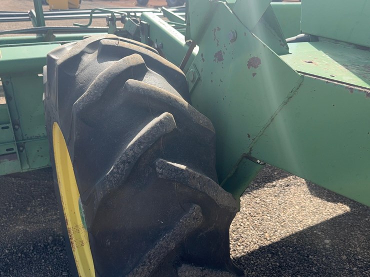 john-deere-2320-image-15