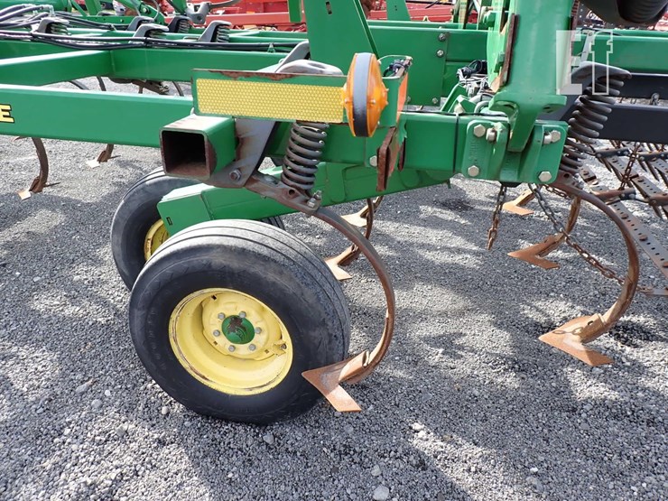 john-deere-2210l-image-13