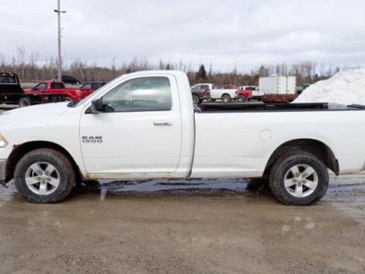 2013-ram-1500-slt-image-2
