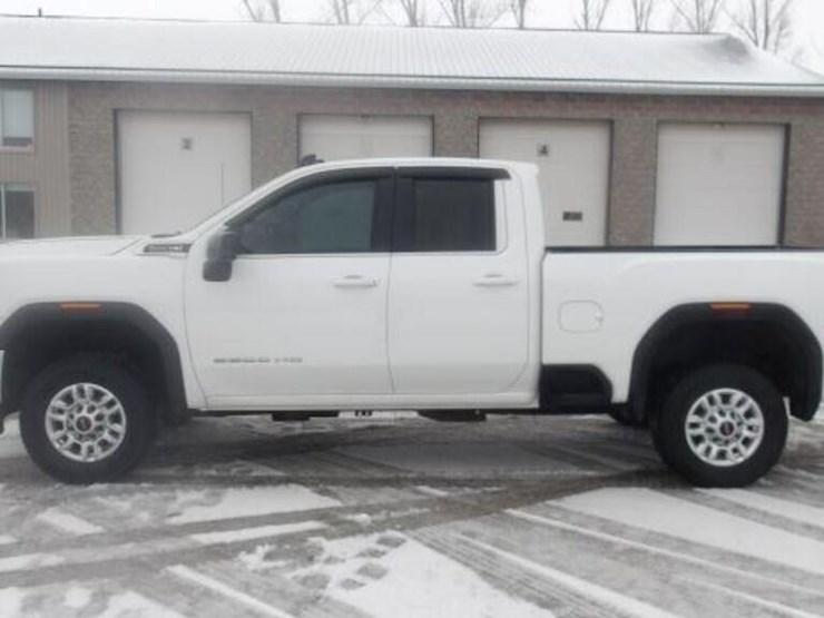 2022-gmc-2500hd-image-8