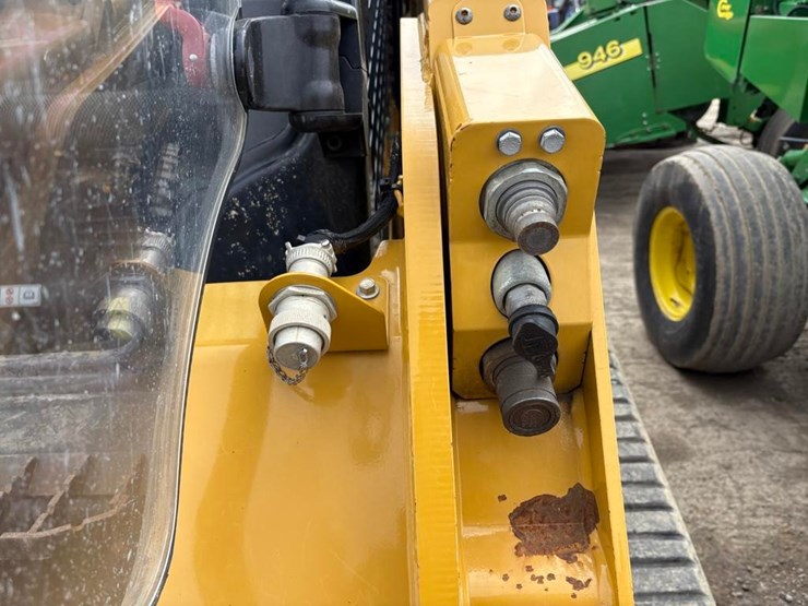 2021-caterpillar-259d3-image-38