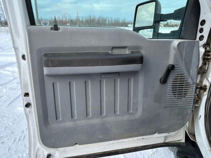 2015-ford-f550-xl-image-25