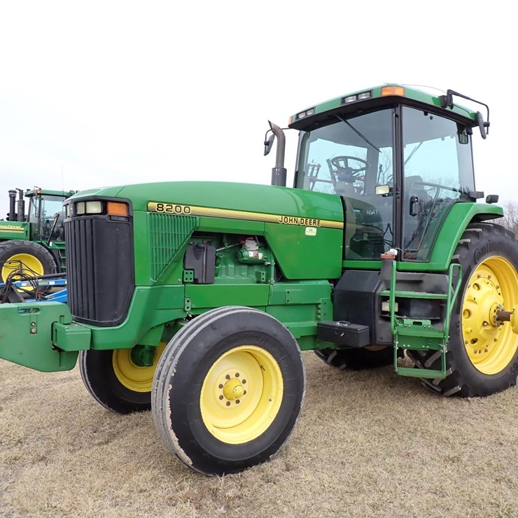 JOHN DEERE 8200