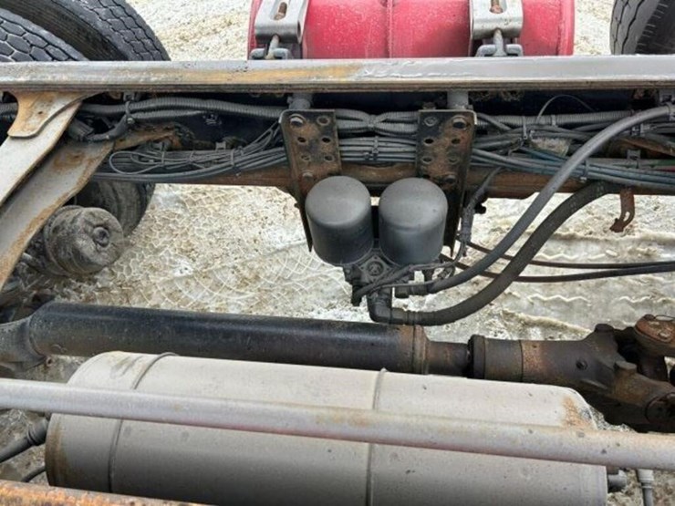 2017-western-star-4700-image-63