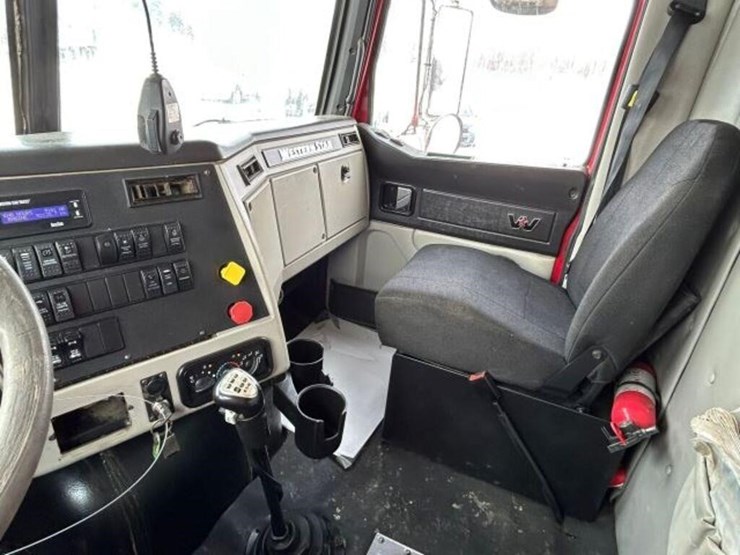 2017-western-star-4700-image-19