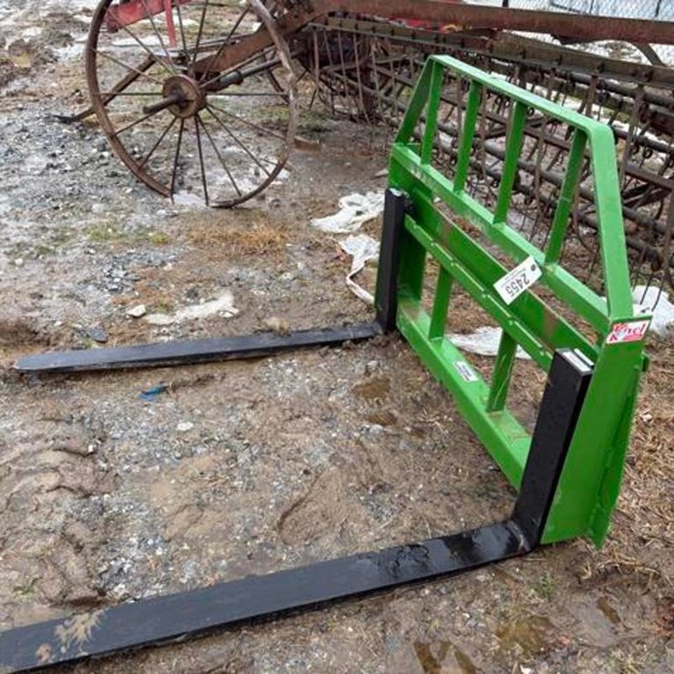 John Deere Kivel Pallet Fork Attachment