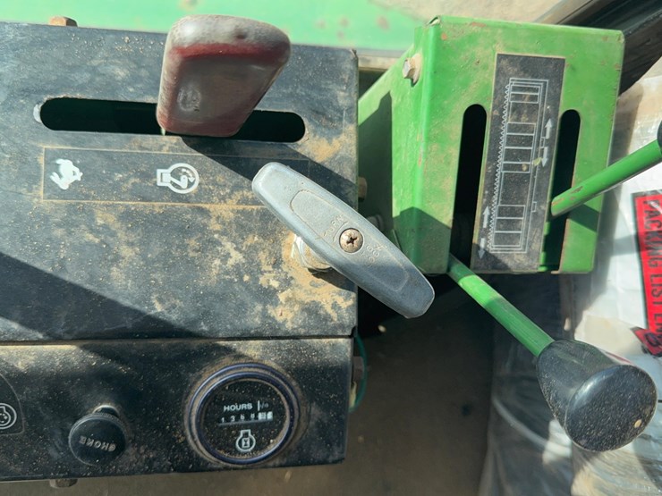 john-deere-2320-image-23