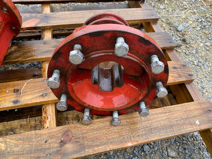 ih-9-bolt-hubs-image-5