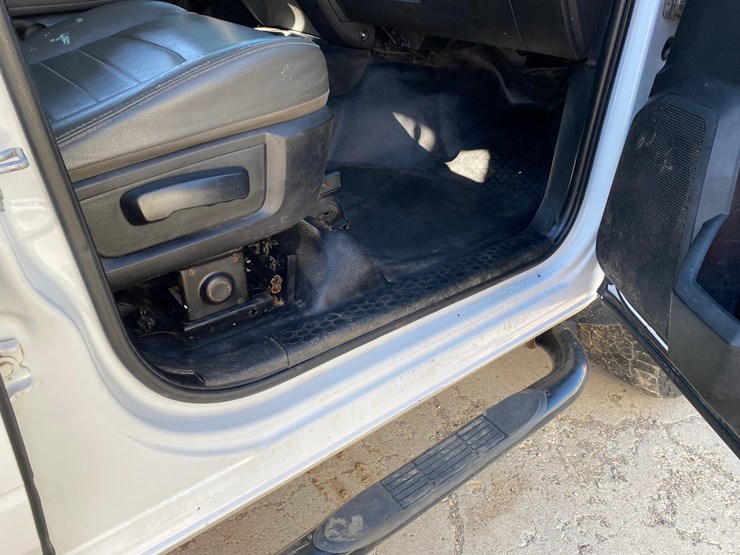 2018-dodge-2500-image-48