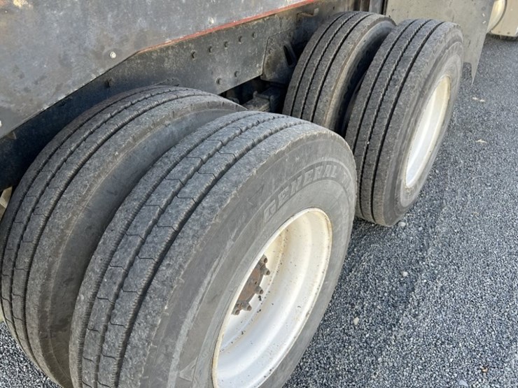 1998-peterbilt-357-image-22