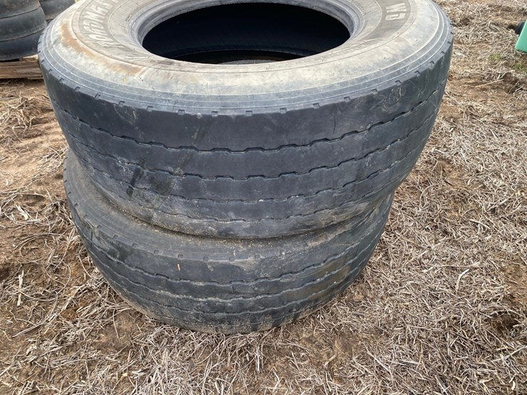 385/55r22.5-cement-truck-wagon-tires-image-1