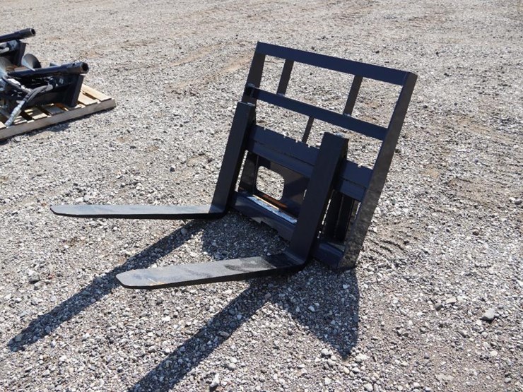 #1150-•-new-mini-skid-steer-wolverine-pallet-fork-attachment-image-2