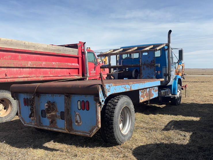 2000-freightliner-fl70-image-4