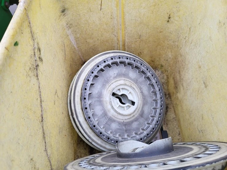 john-deere-7240-image-31