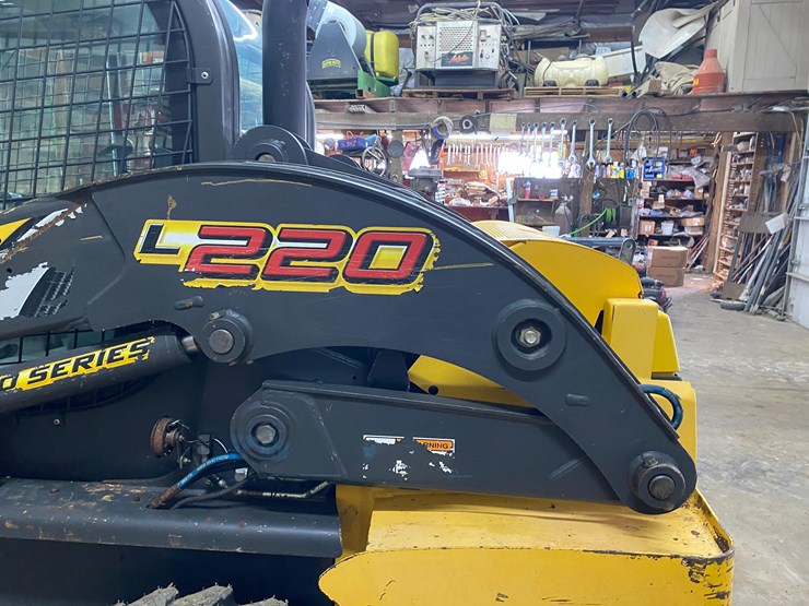 new-holland-l220-image-14