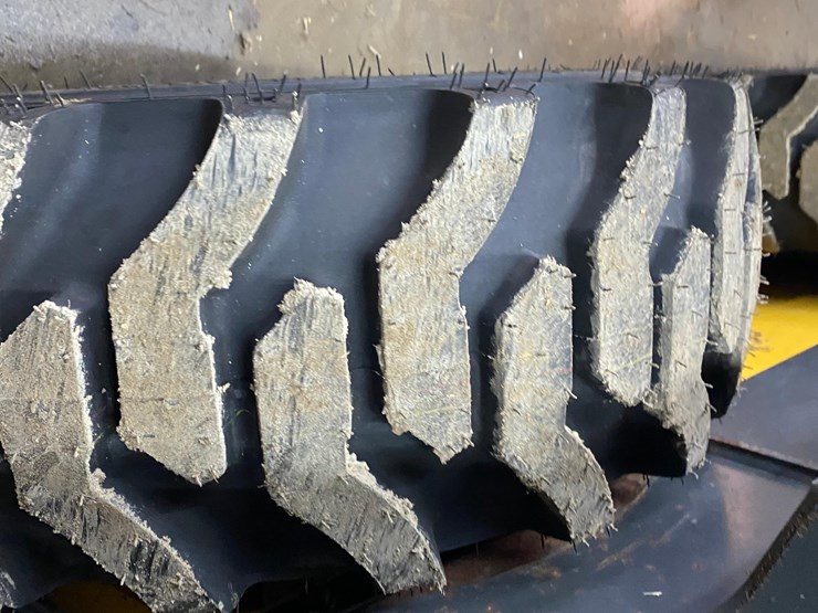 new-holland-l220-image-41