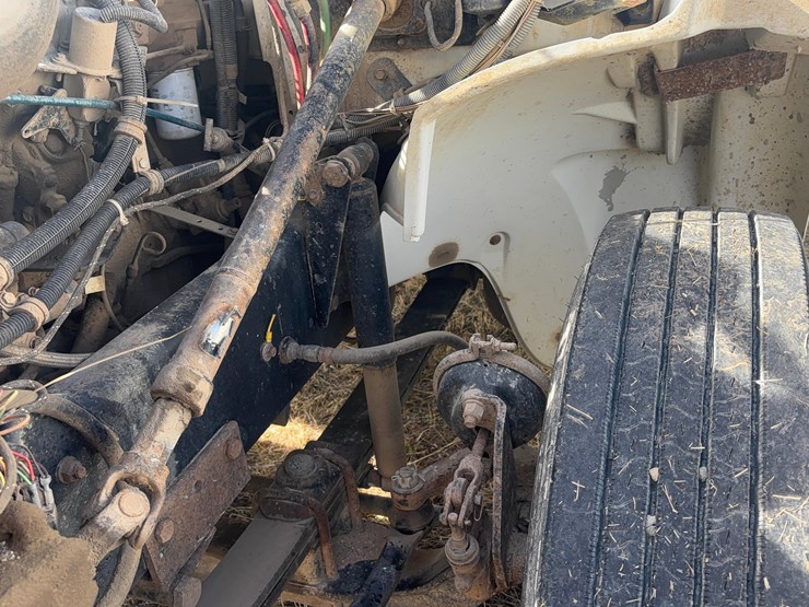 1997-freightliner-fl70-image-12