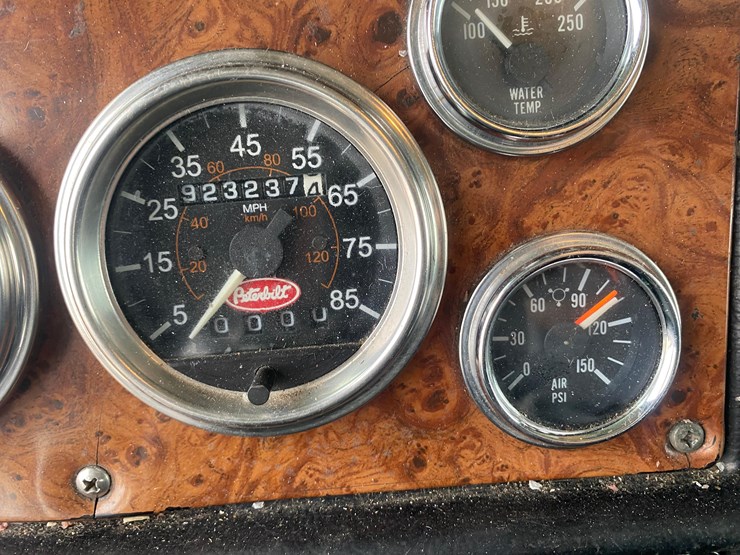 2002-peterbilt-379-image-106