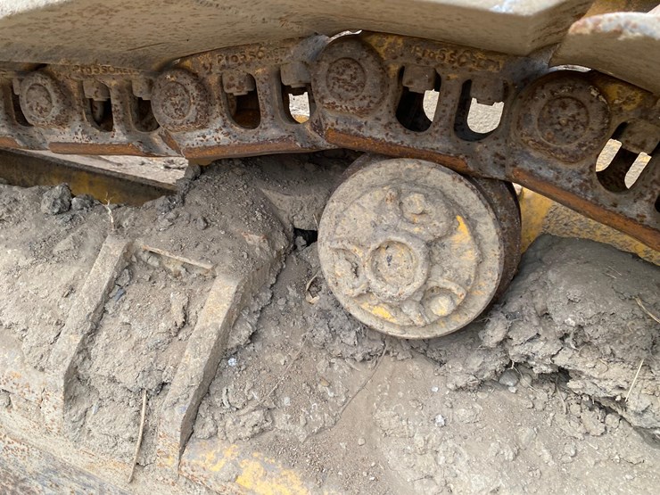 2005-deere-700h-image-32