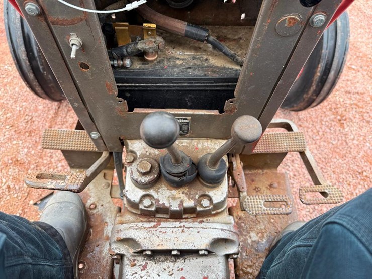 massey-ferguson-165-image-34