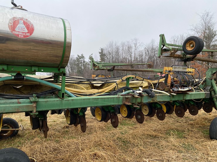 kinze-24-row-planter-image-4