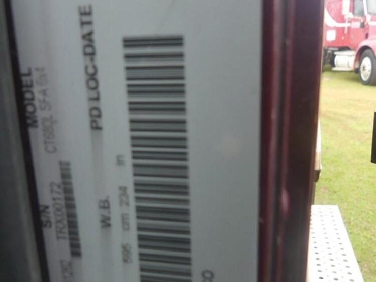 2017-caterpillar-ct660l-image-19