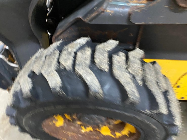 new-holland-l220-image-18