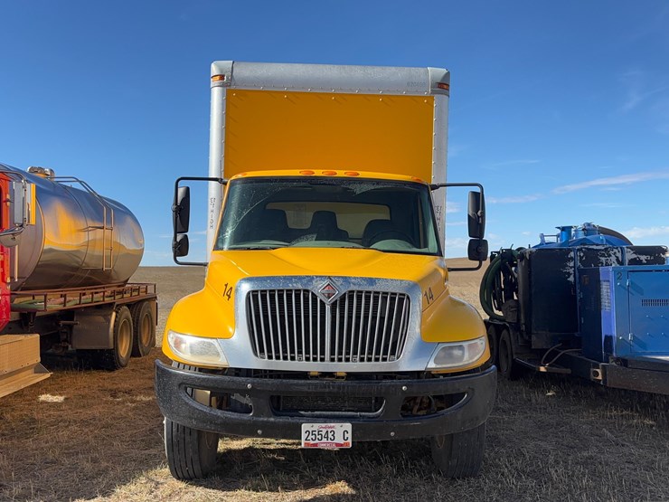 2012-international-box-truck-image-2