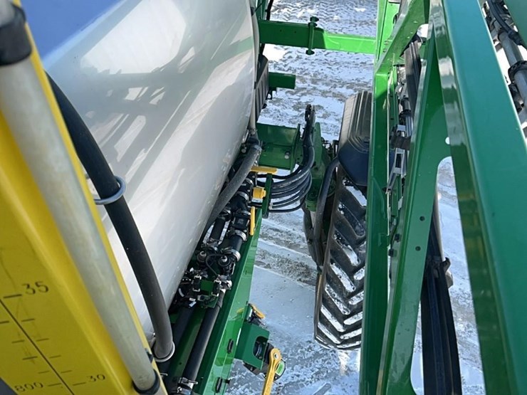 2023-john-deere-410r-image-33