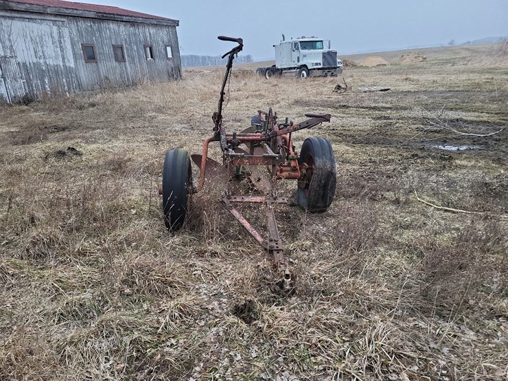 cockshutt-3-bottom-pull-type-moldboard-plow-image-10