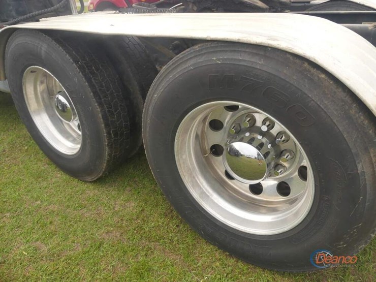 2017-caterpillar-ct660l-image-4