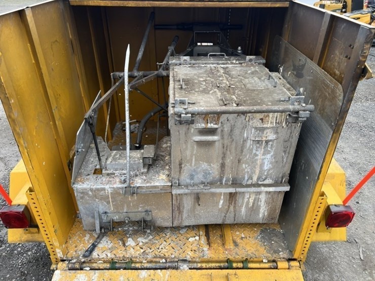 2005-mbco-towable-thermoplastic-applicator-image-10