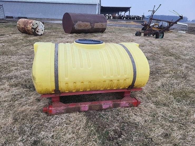 poly-tank-w/bracket-image-2